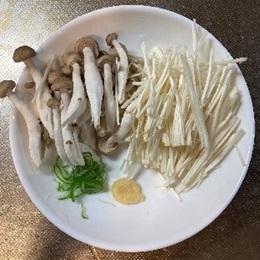 豆腐を切る